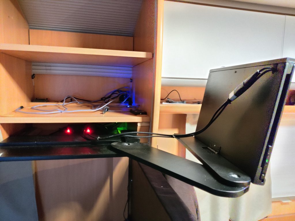 Televisiotelineen asennus matkailuautoon